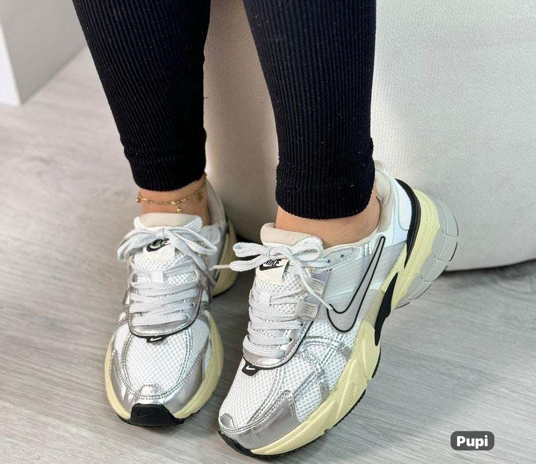 NIKE ARAÑA