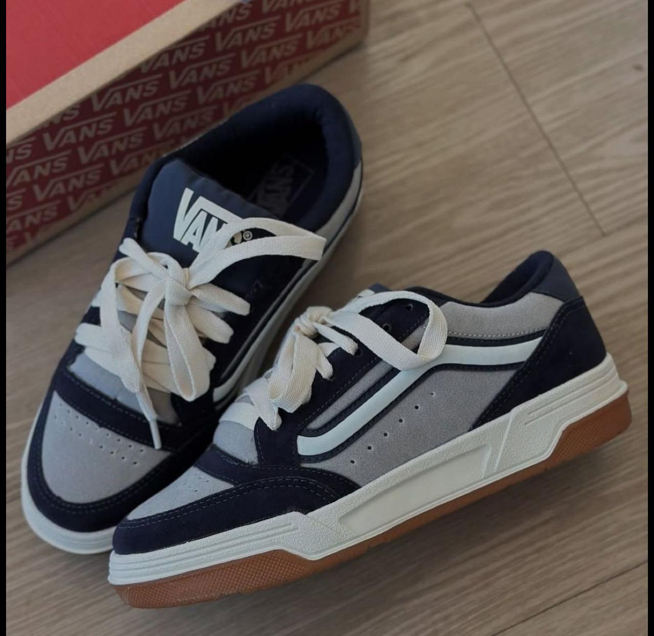 VANS HYLANE