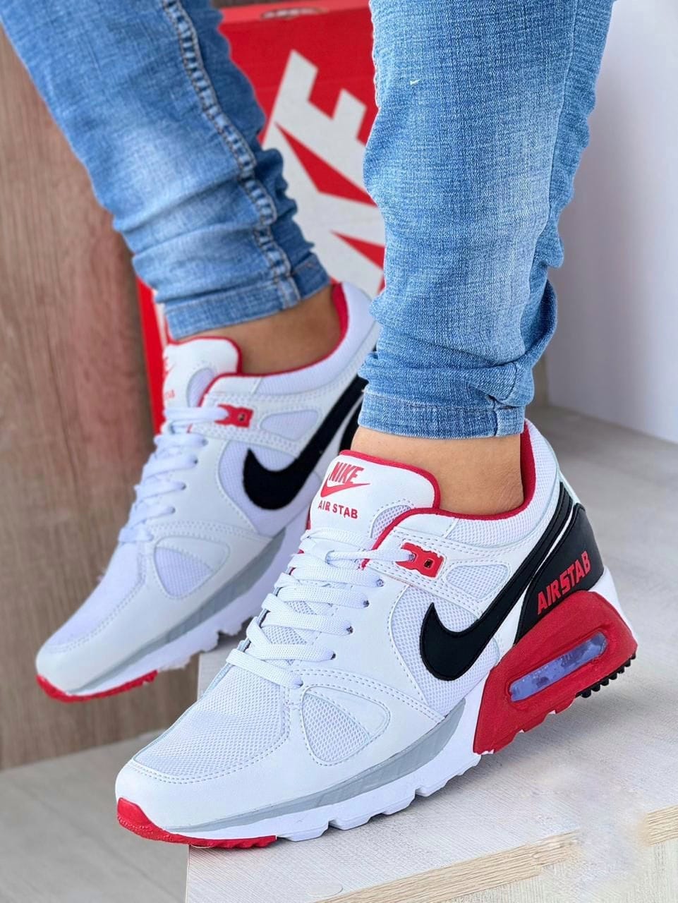 NIKE